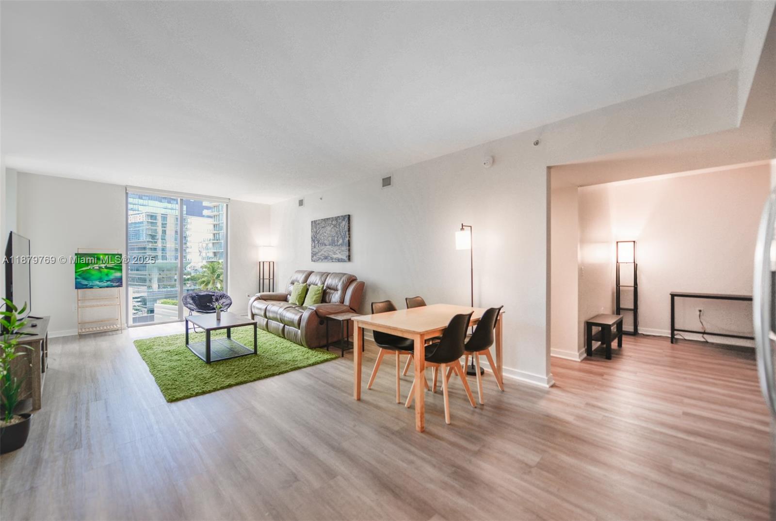 31 SE 6th St #1807, Miami FL 33131