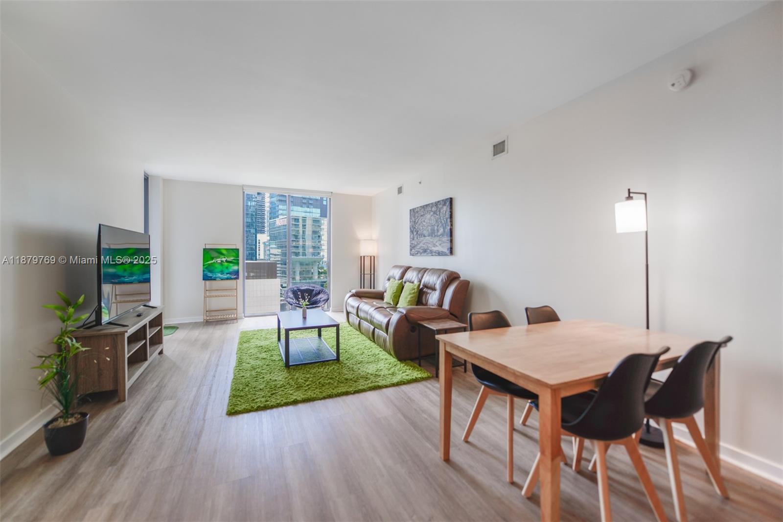31 SE 6th St #1807, Miami FL 33131