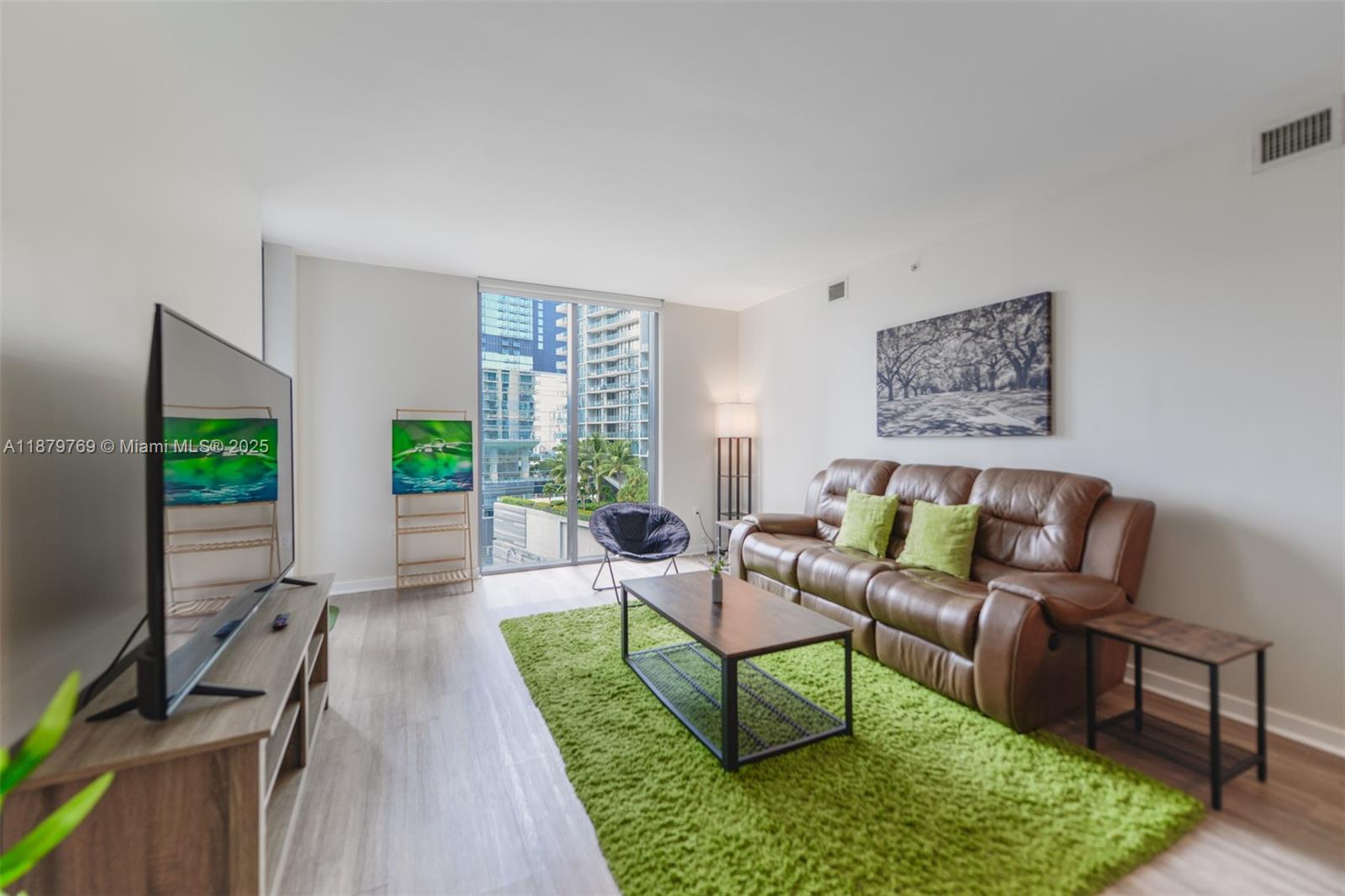 31 SE 6th St #1807, Miami FL 33131
