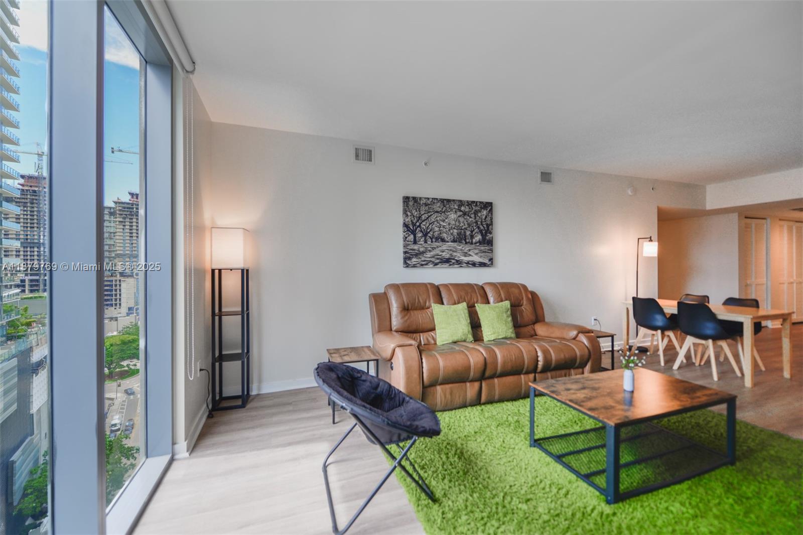31 SE 6th St #1807, Miami FL 33131