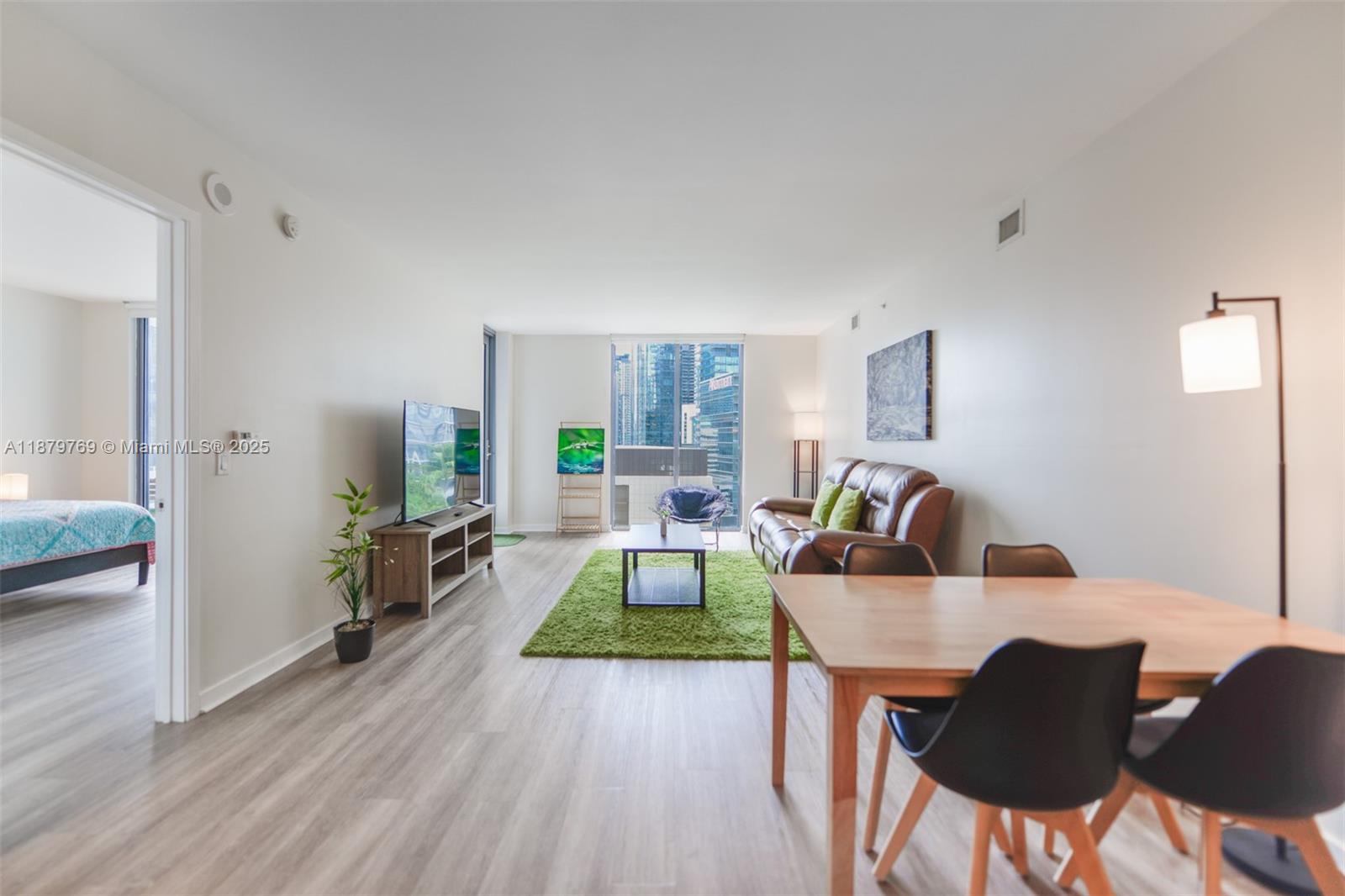 31 SE 6th St #1807, Miami FL 33131