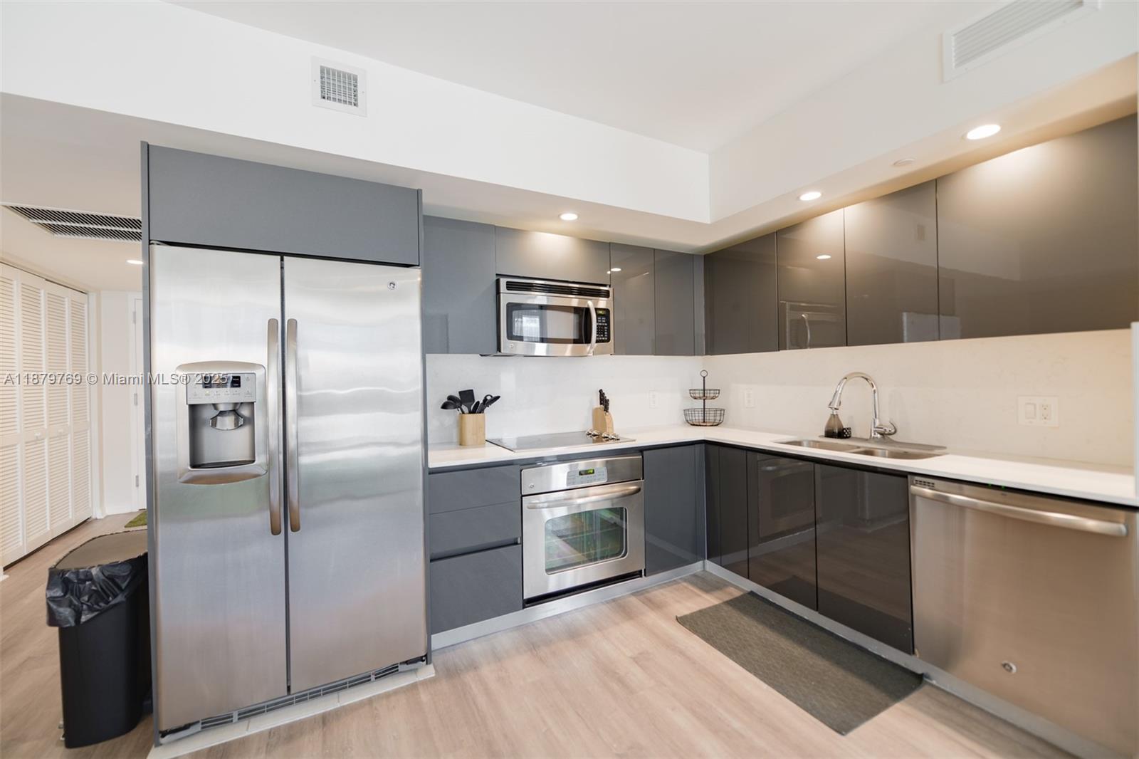 31 SE 6th St #1807, Miami FL 33131