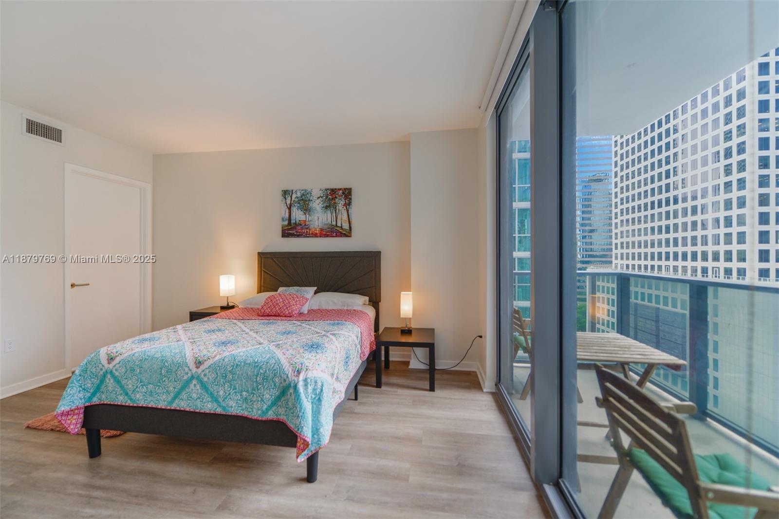 31 SE 6th St #1807, Miami FL 33131