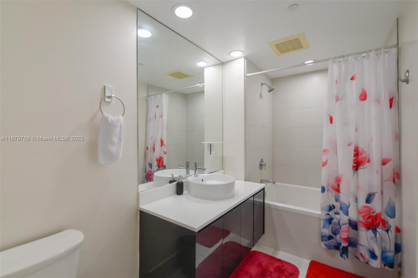 31 SE 6th St #1807, Miami FL 33131