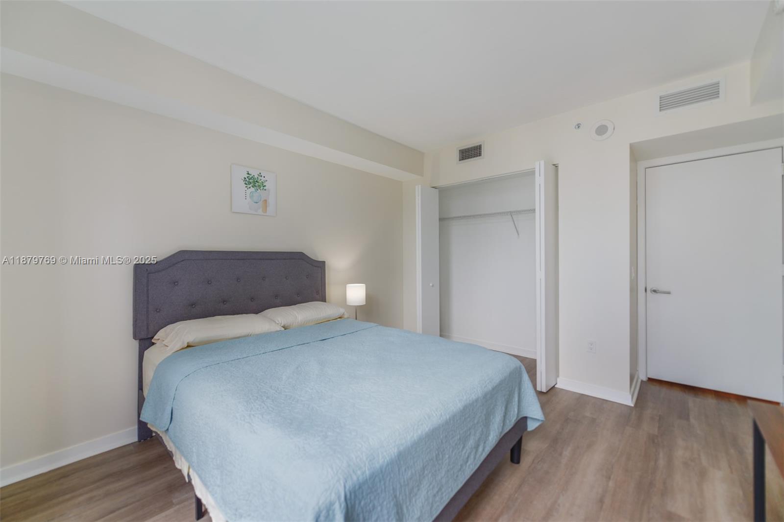 31 SE 6th St #1807, Miami FL 33131