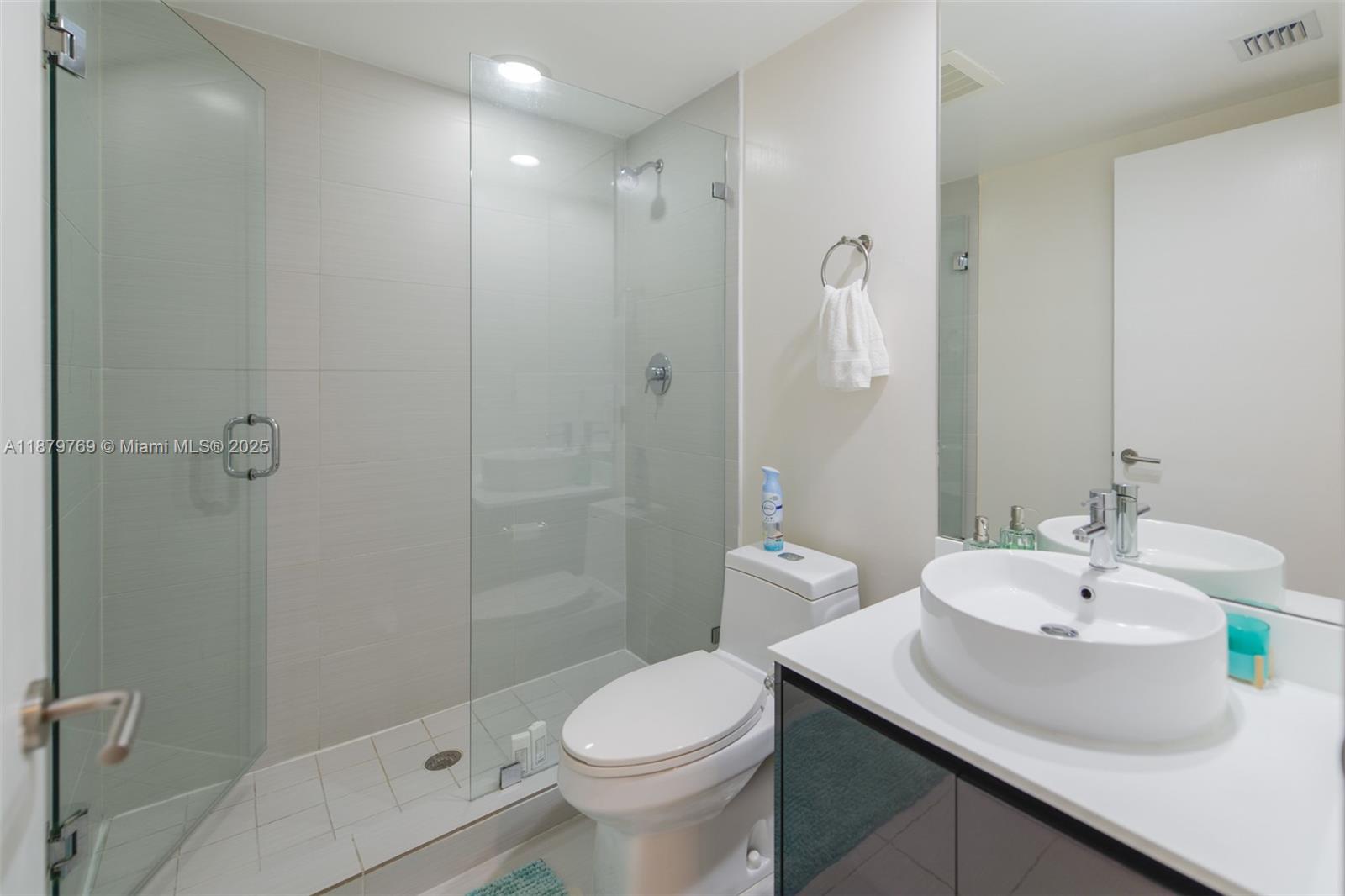 31 SE 6th St #1807, Miami FL 33131