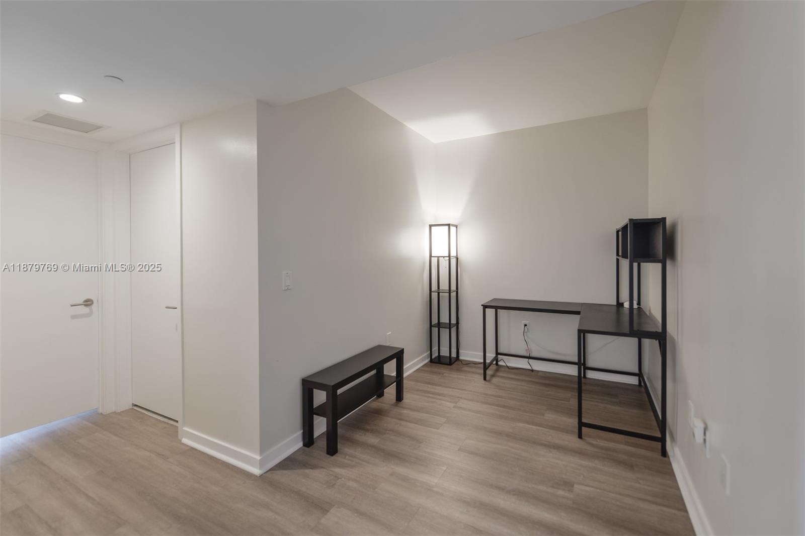 31 SE 6th St #1807, Miami FL 33131