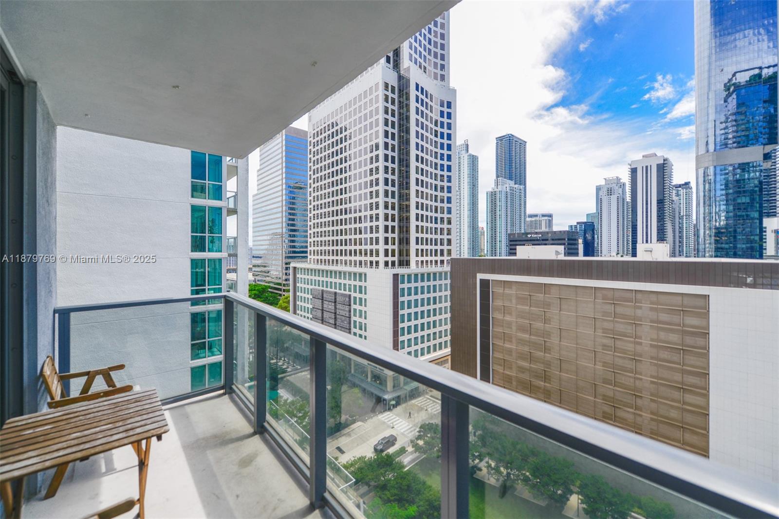 31 SE 6th St #1807, Miami FL 33131