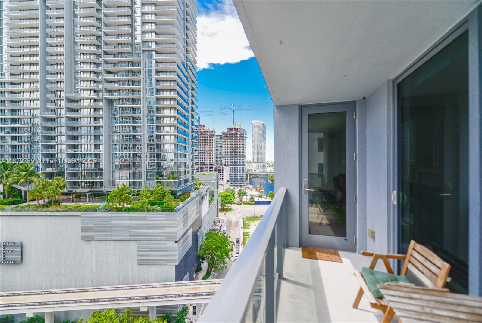 31 SE 6th St #1807, Miami FL 33131