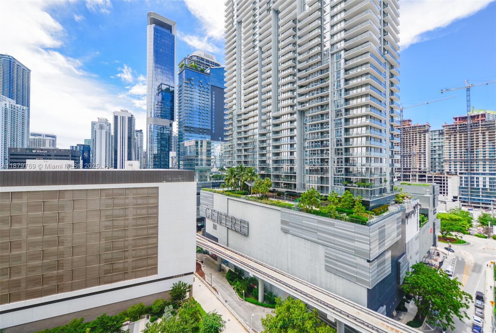 31 SE 6th St #1807, Miami FL 33131