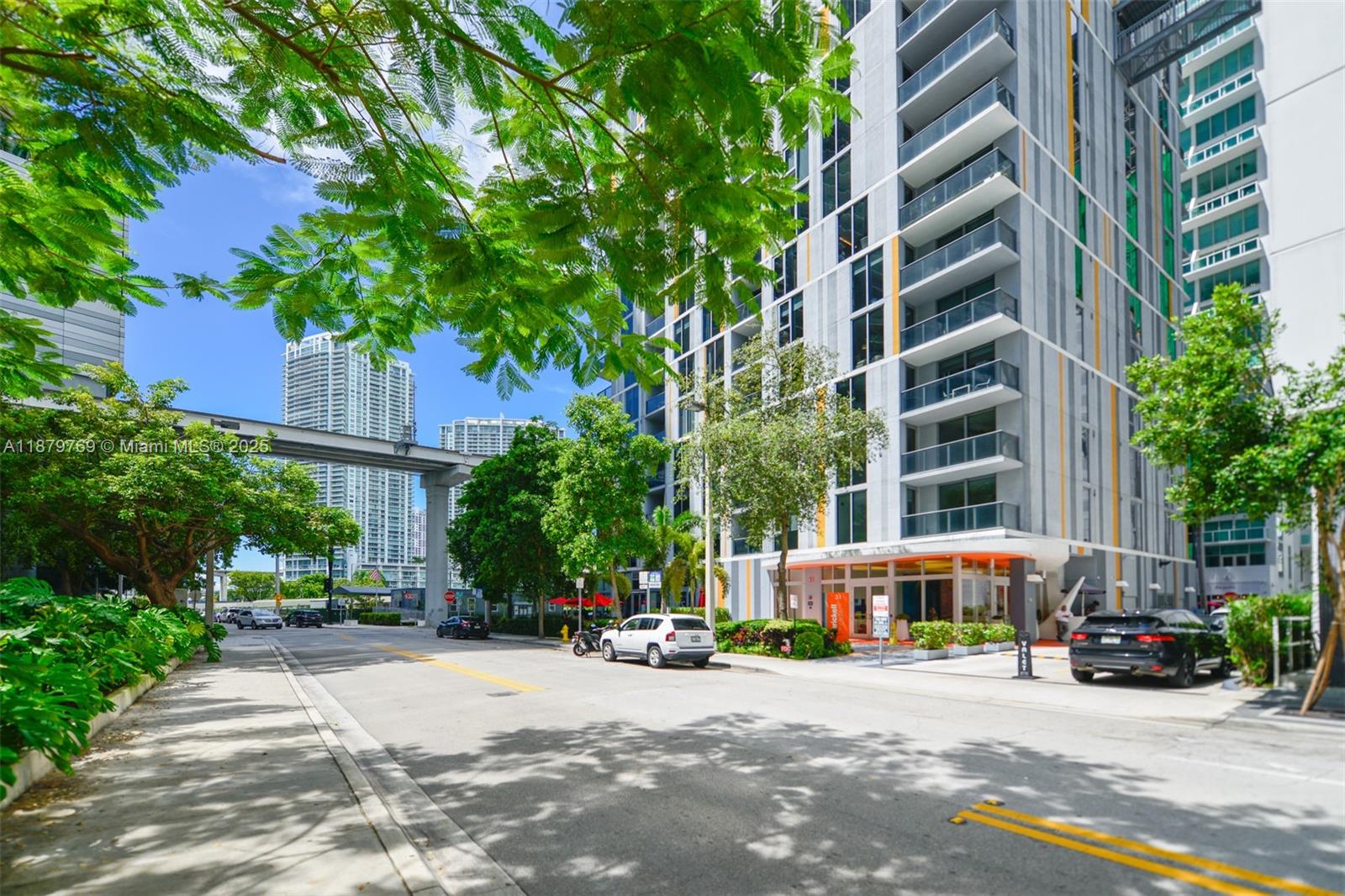 31 SE 6th St #1807, Miami FL 33131