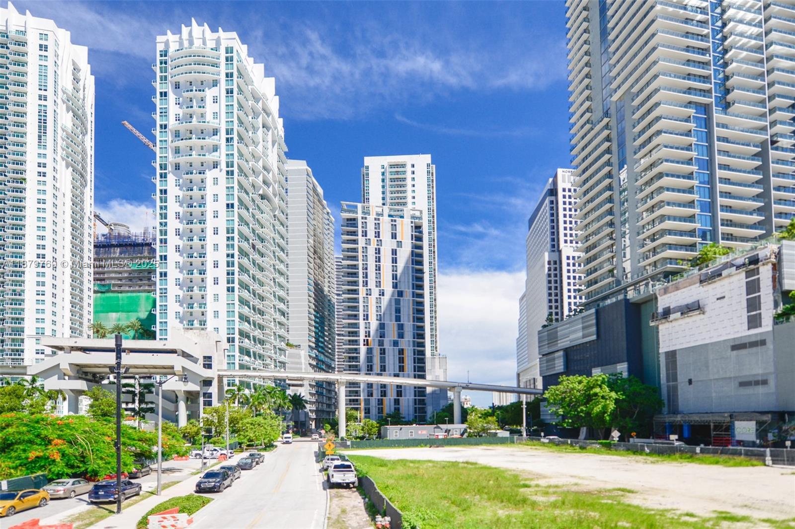 31 SE 6th St #1807, Miami FL 33131
