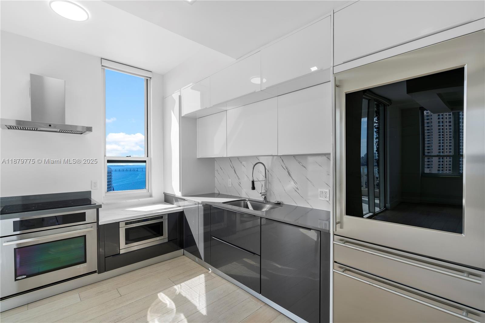 701 Brickell Key Blvd #LPH-10, Miami FL 33131