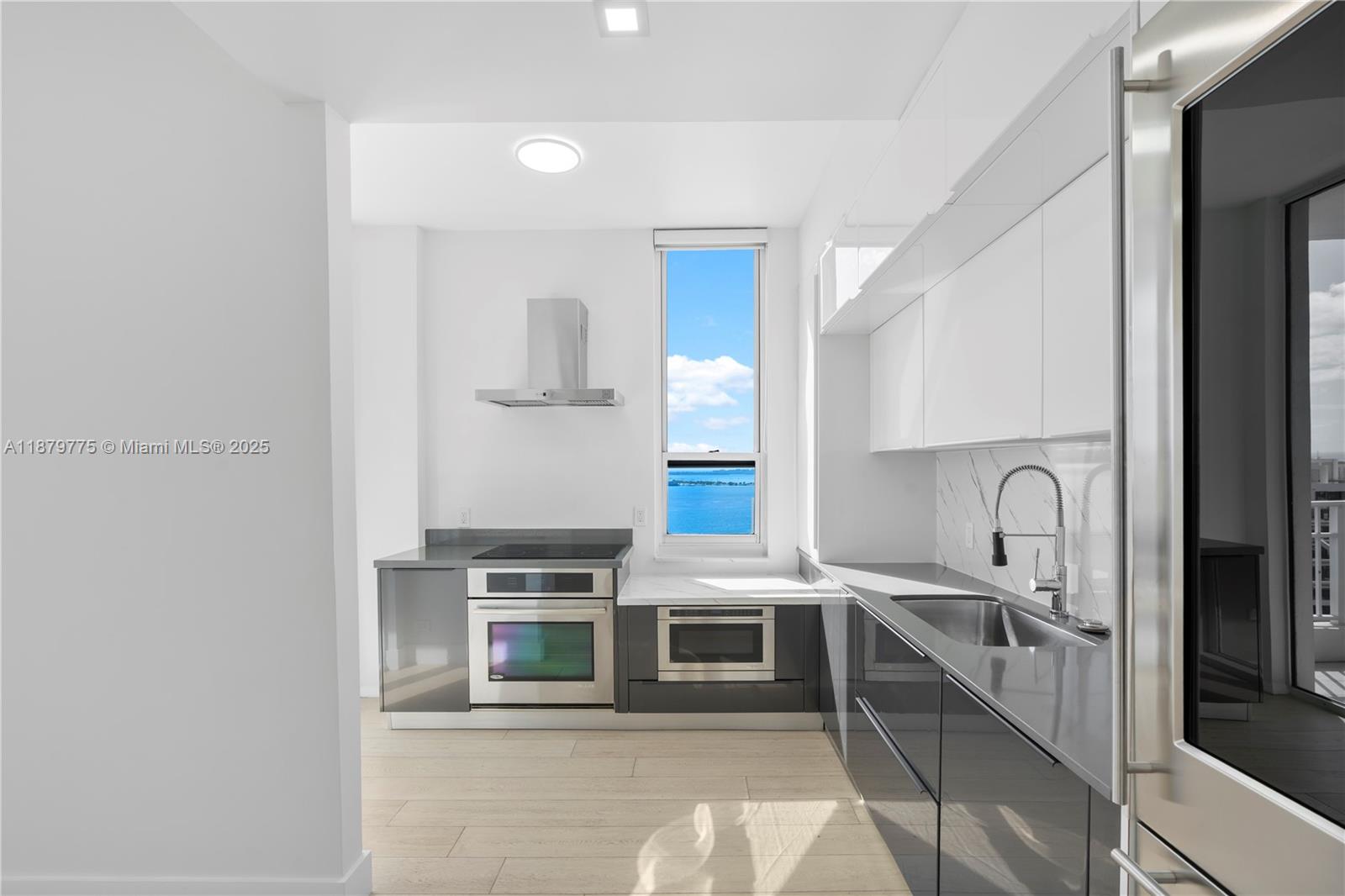 701 Brickell Key Blvd #LPH-10, Miami FL 33131