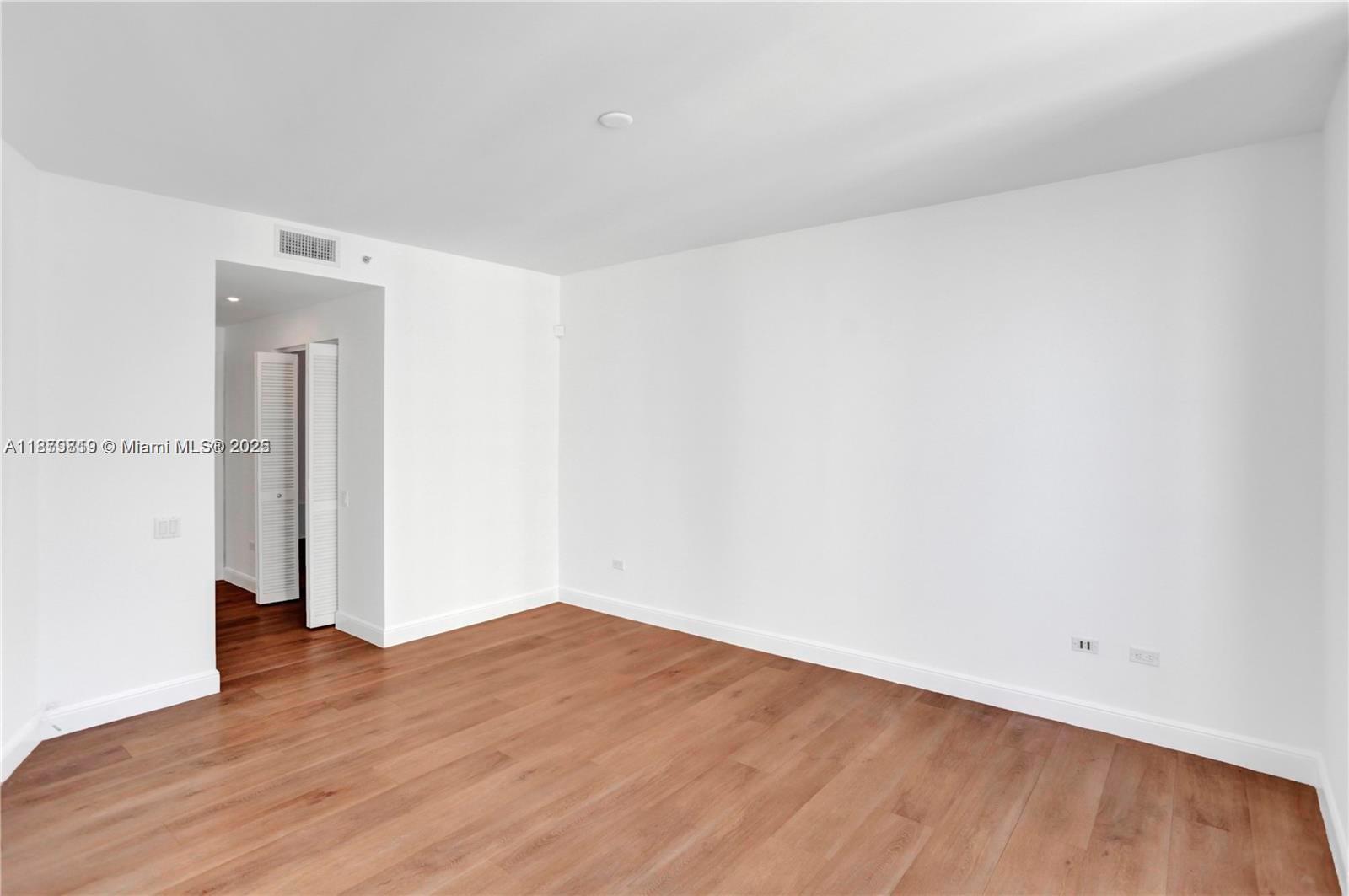 808 Brickell Key Dr #3105, Miami FL 33131
