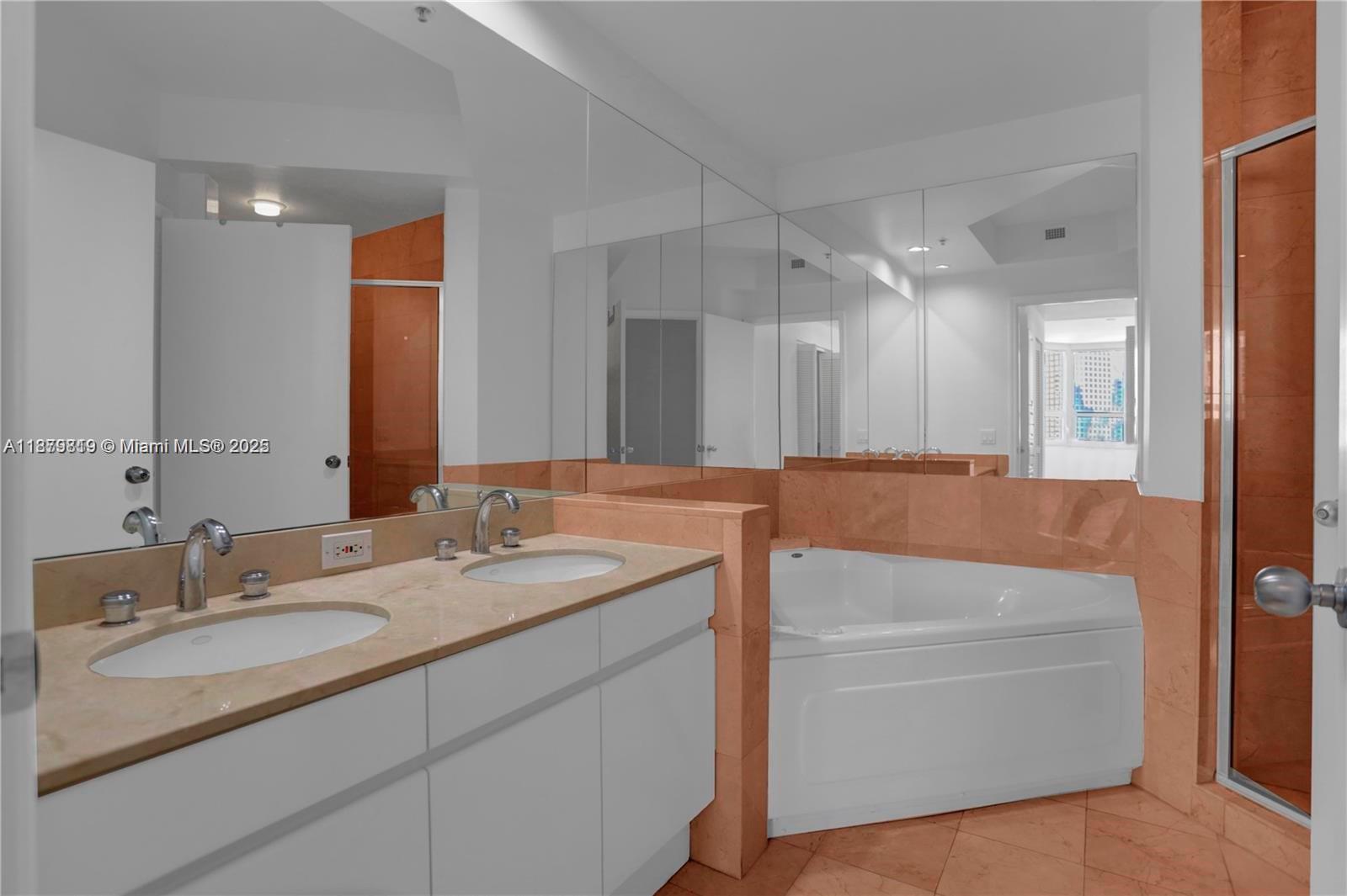 808 Brickell Key Dr #3105, Miami FL 33131