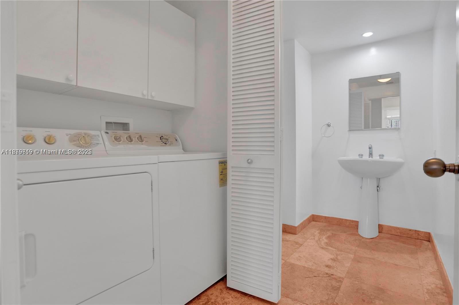 808 Brickell Key Dr #3105, Miami FL 33131