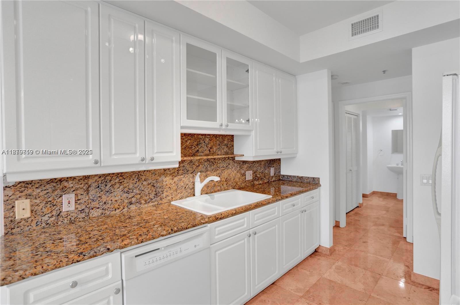 808 Brickell Key Dr #3105, Miami FL 33131