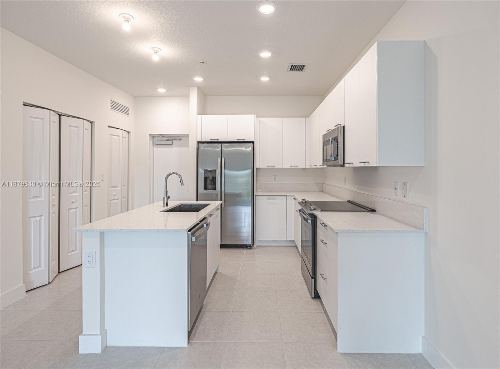 8001 NW 41st St #F-208, Doral FL 33166