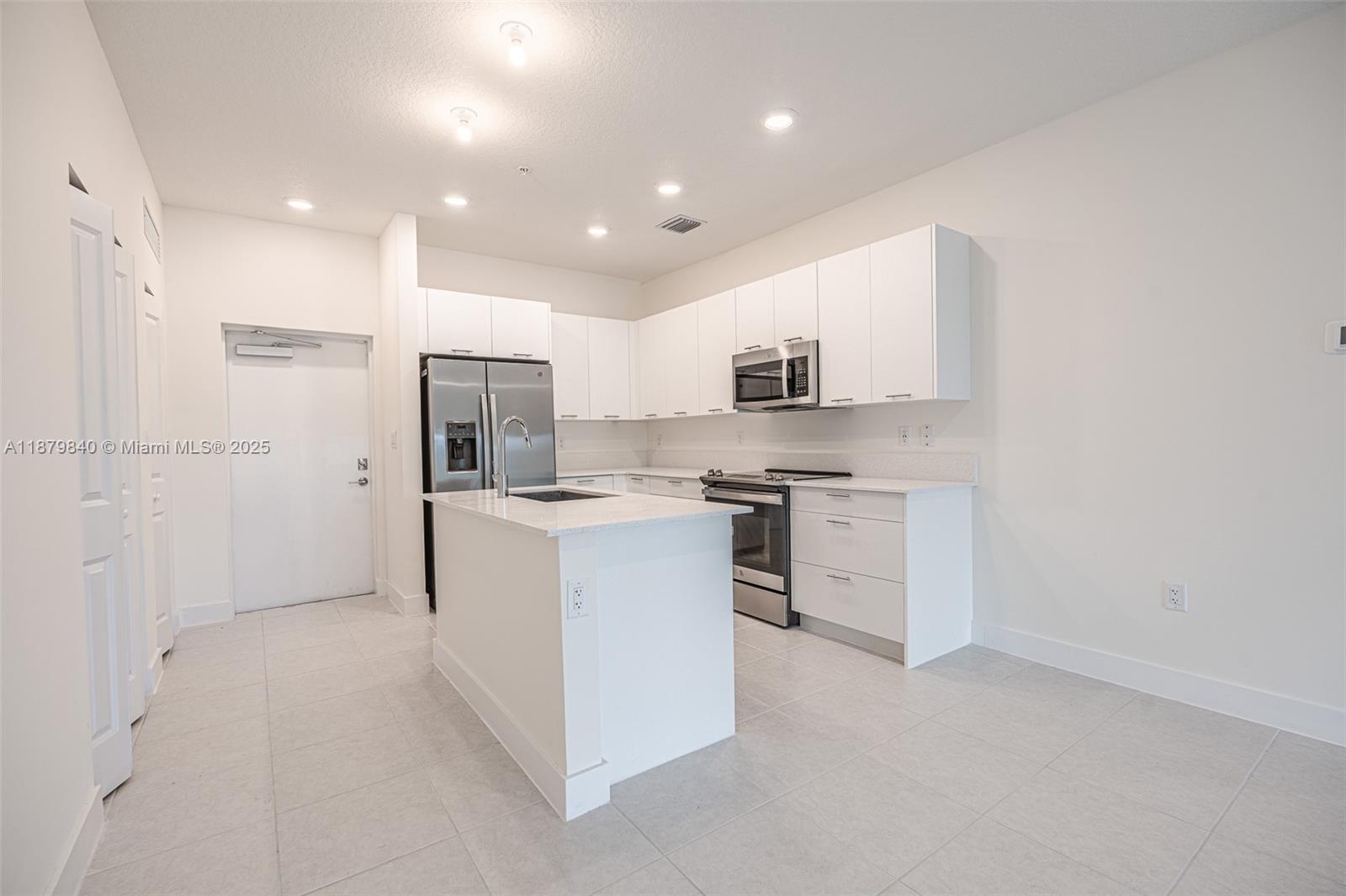 8001 NW 41st St #F-208, Doral FL 33166