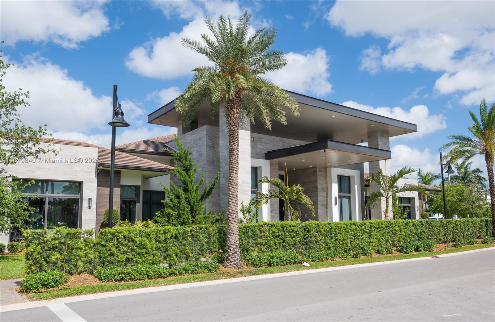 8001 NW 41st St #F-208, Doral FL 33166