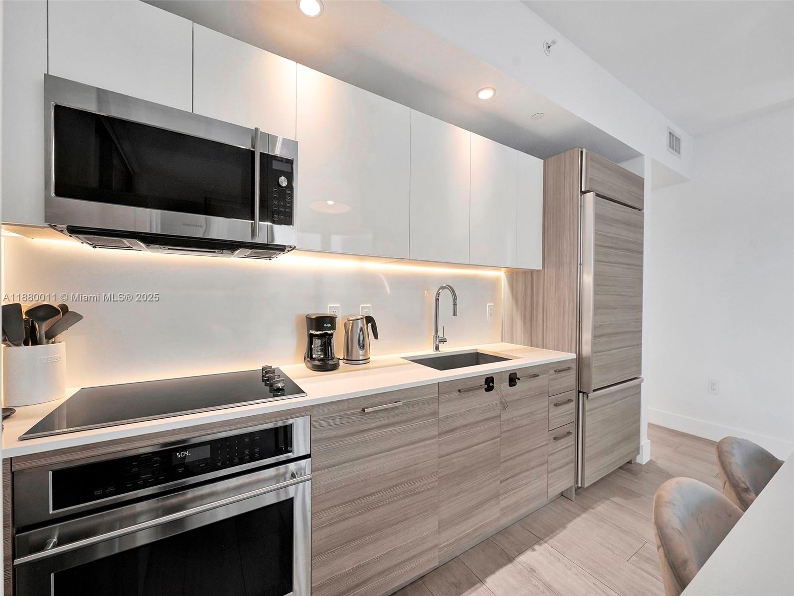 121 NE 34th St #1601, Miami FL 33137