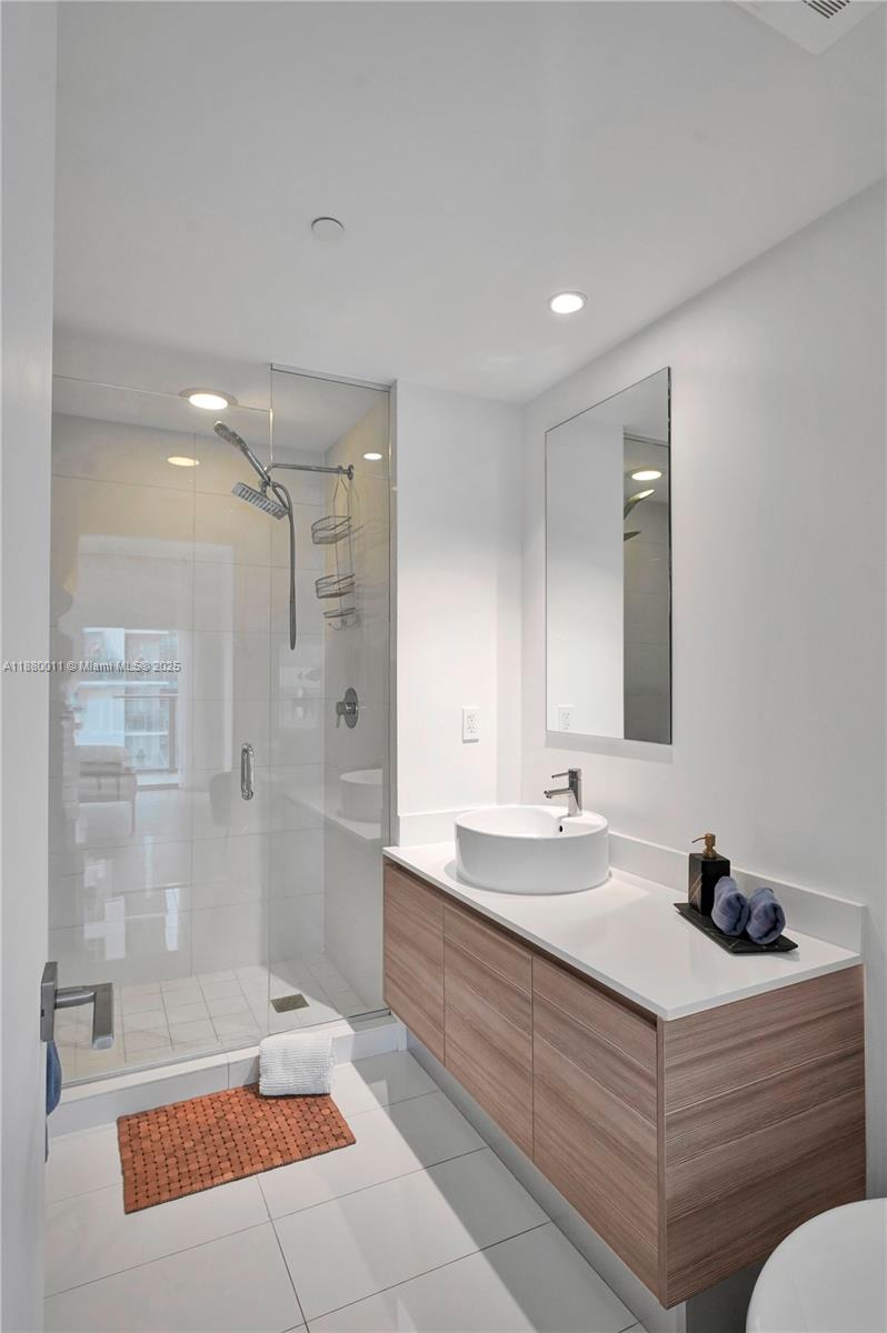 121 NE 34th St #1601, Miami FL 33137