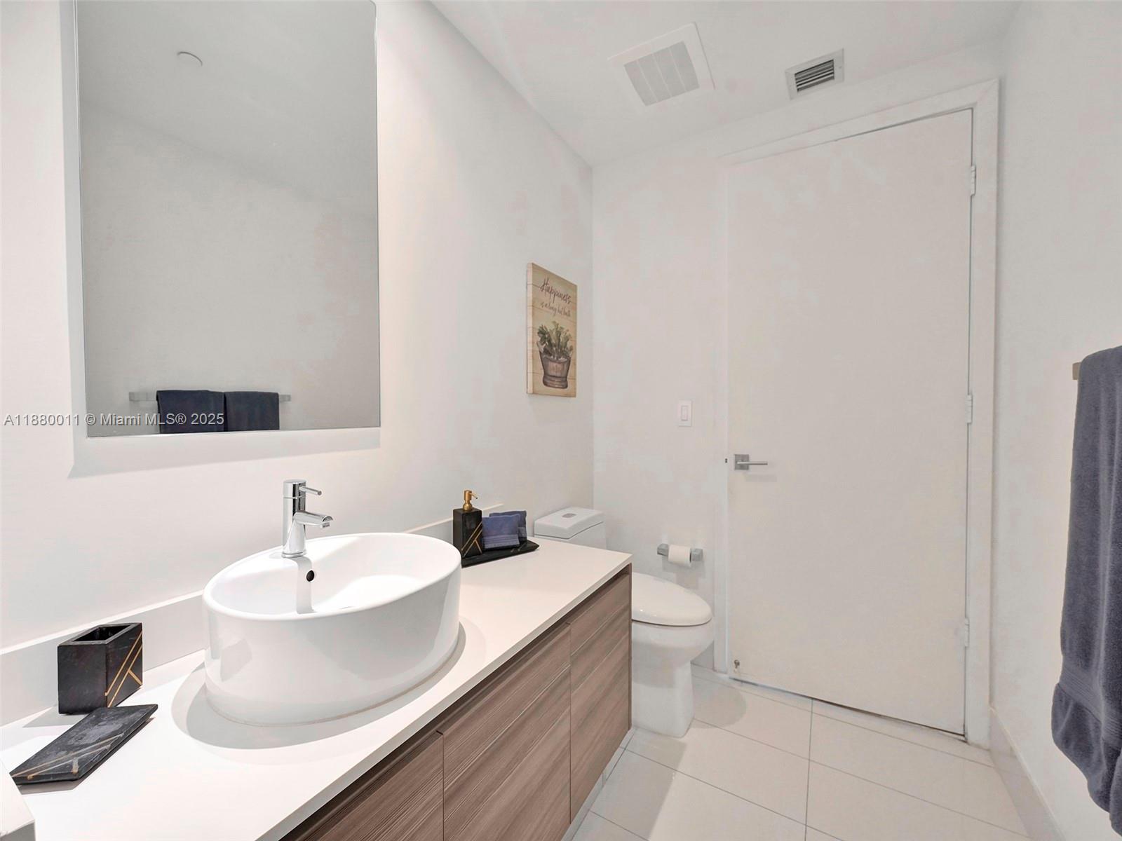 121 NE 34th St #1601, Miami FL 33137