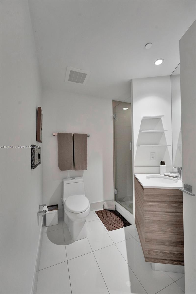 121 NE 34th St #1601, Miami FL 33137