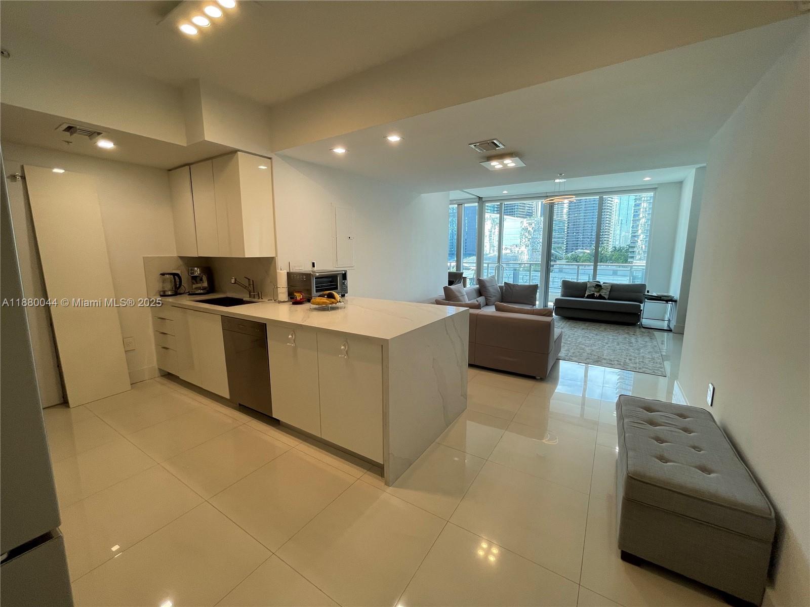 92 SW 3rd St #1602, Miami FL 33130