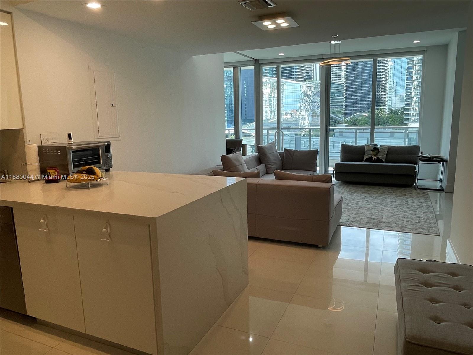 92 SW 3rd St #1602, Miami FL 33130