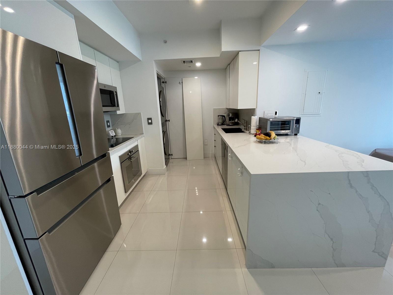 92 SW 3rd St #1602, Miami FL 33130