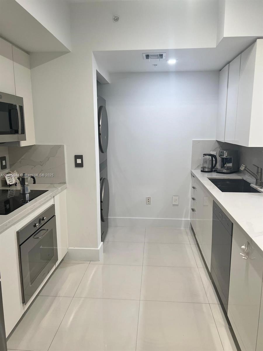 92 SW 3rd St #1602, Miami FL 33130