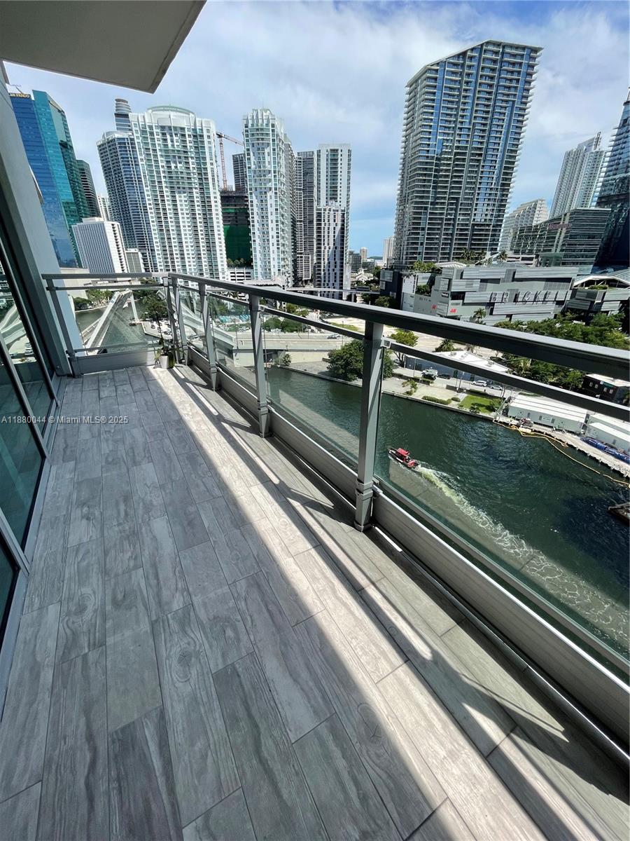 92 SW 3rd St #1602, Miami FL 33130