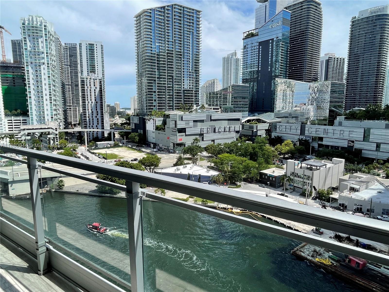 92 SW 3rd St #1602, Miami FL 33130
