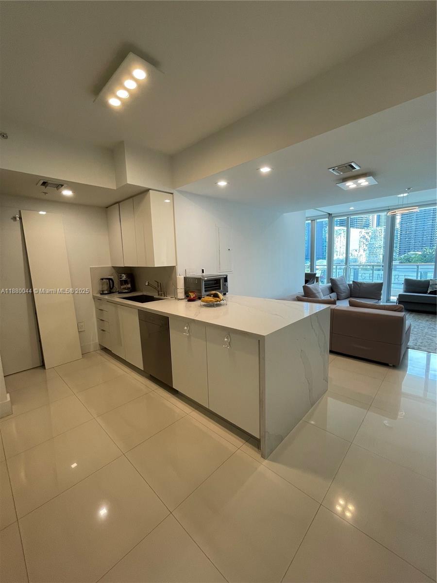 92 SW 3rd St #1602, Miami FL 33130