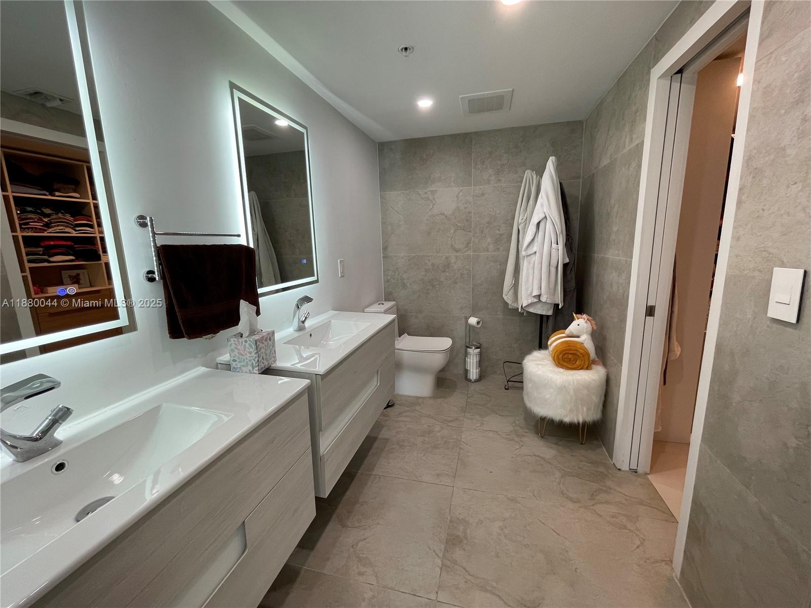 92 SW 3rd St #1602, Miami FL 33130