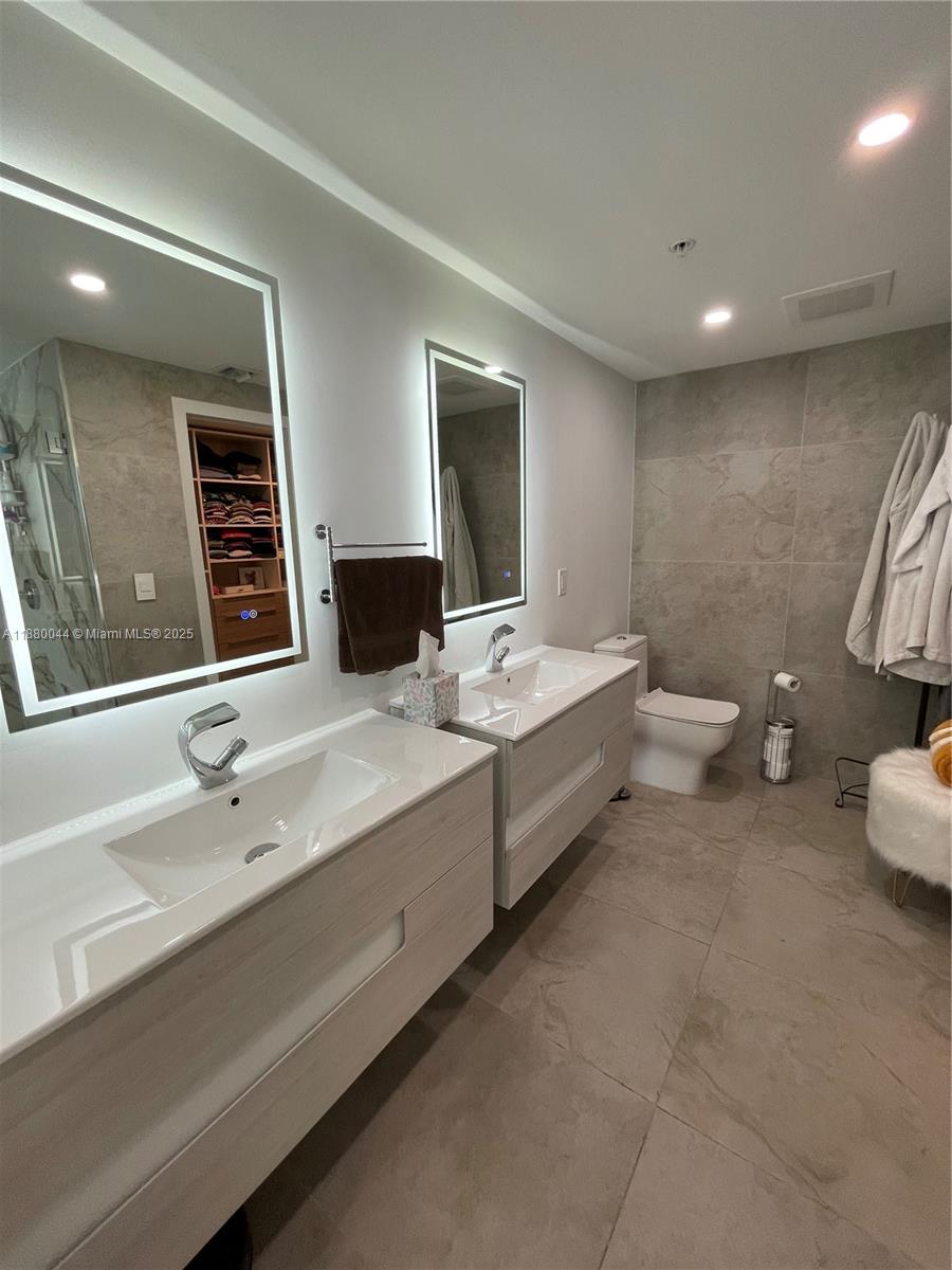 92 SW 3rd St #1602, Miami FL 33130