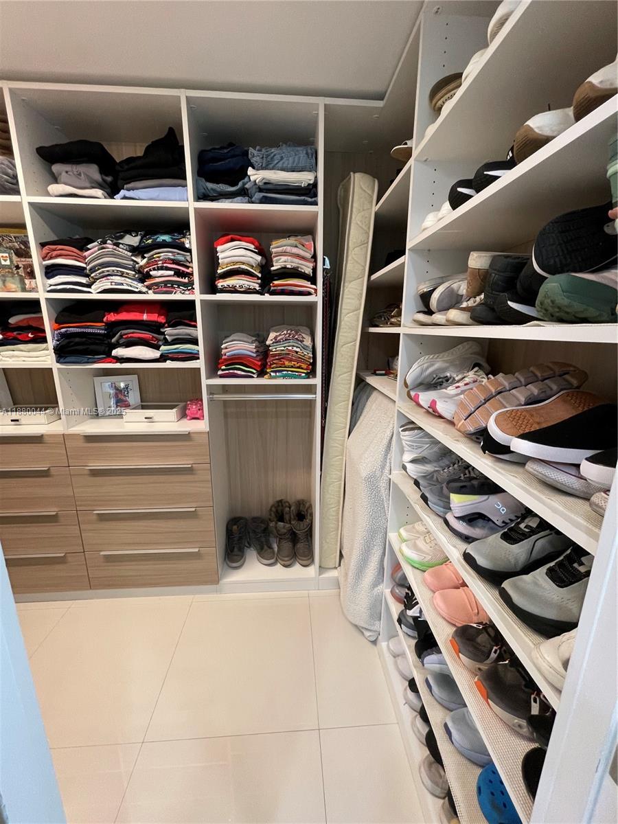 92 SW 3rd St #1602, Miami FL 33130