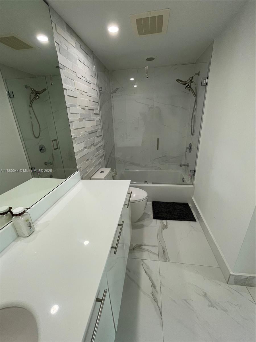 92 SW 3rd St #1602, Miami FL 33130