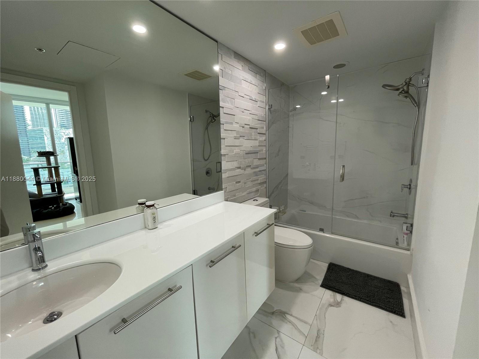 92 SW 3rd St #1602, Miami FL 33130