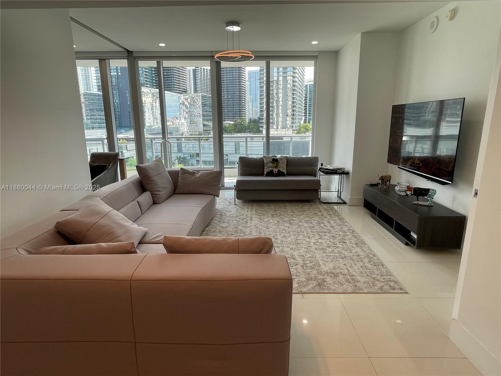 92 SW 3rd St #1602, Miami FL 33130