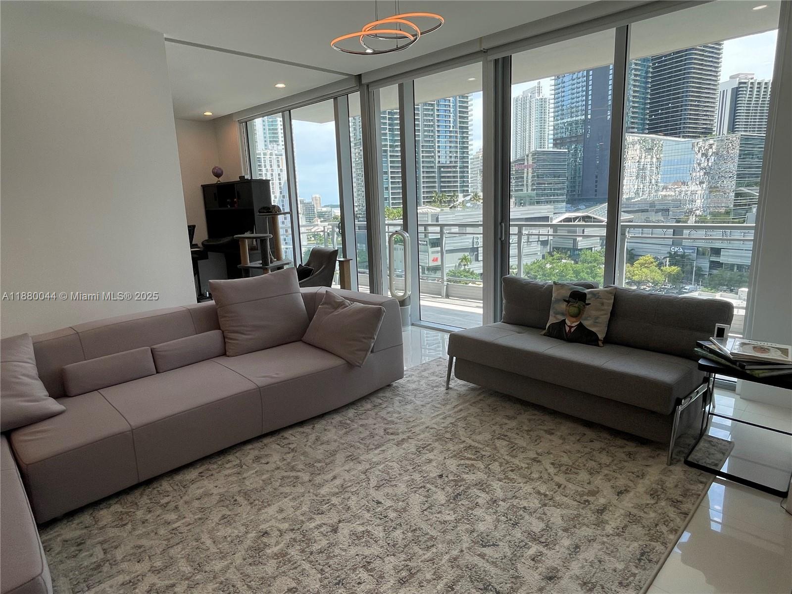 92 SW 3rd St #1602, Miami FL 33130