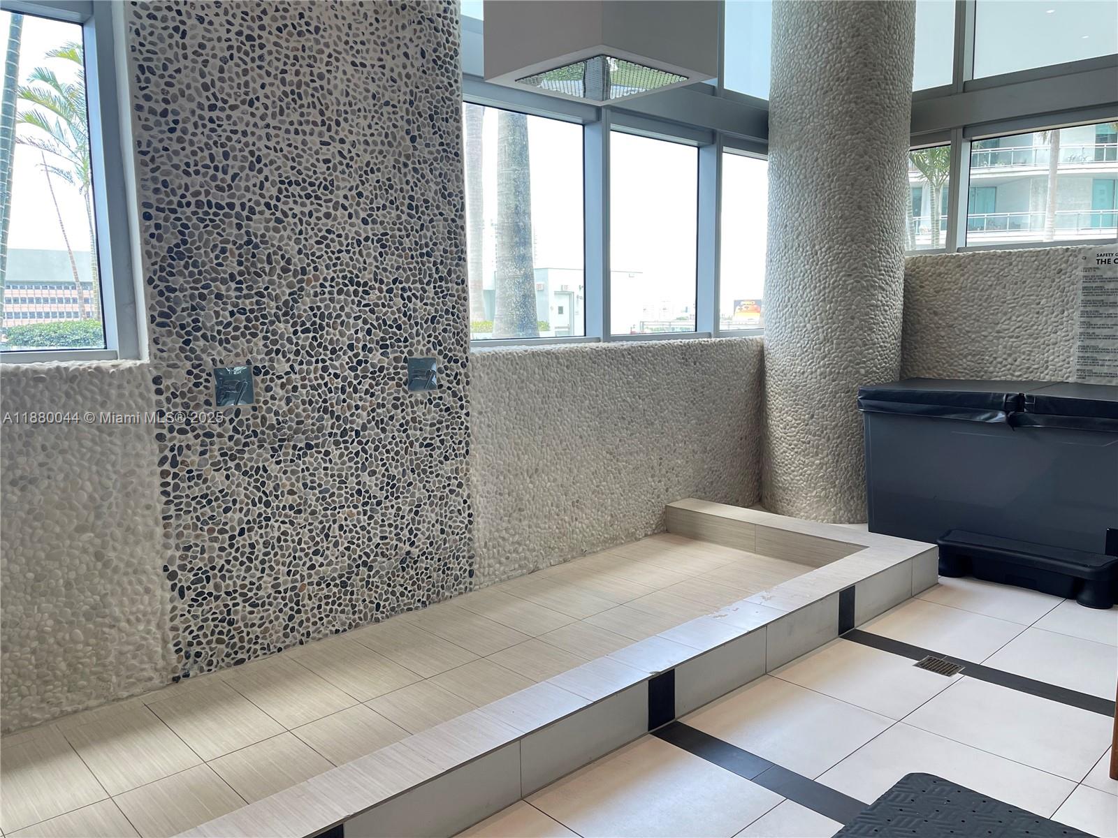 92 SW 3rd St #1602, Miami FL 33130