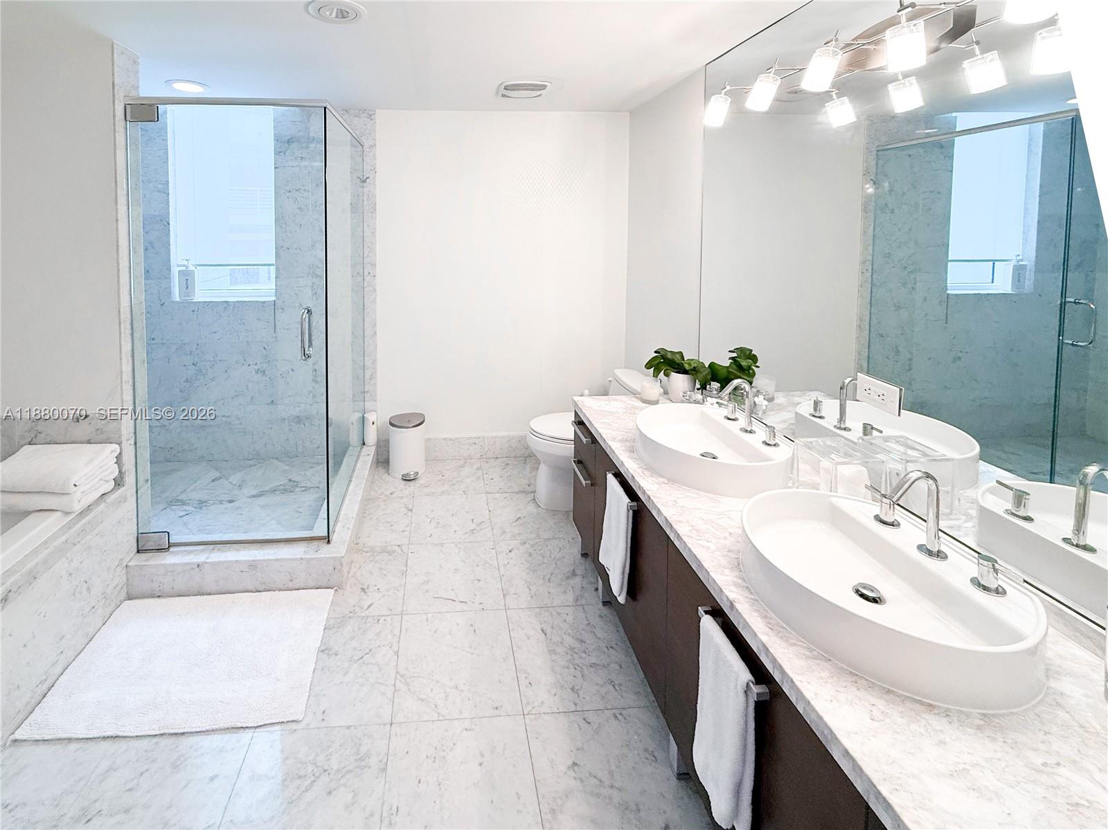 253 NE 2nd St #903, Miami FL 33132