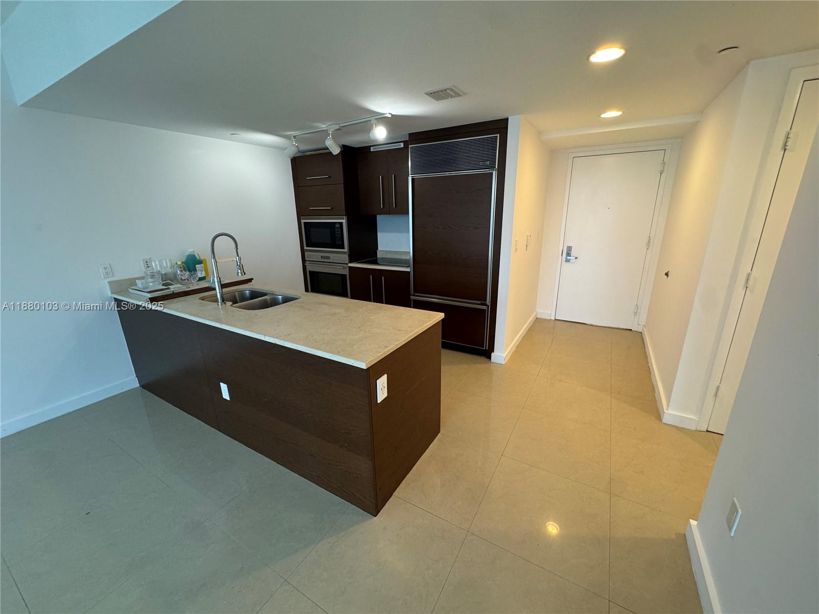 475 Brickell Ave #4414, Miami FL 33131