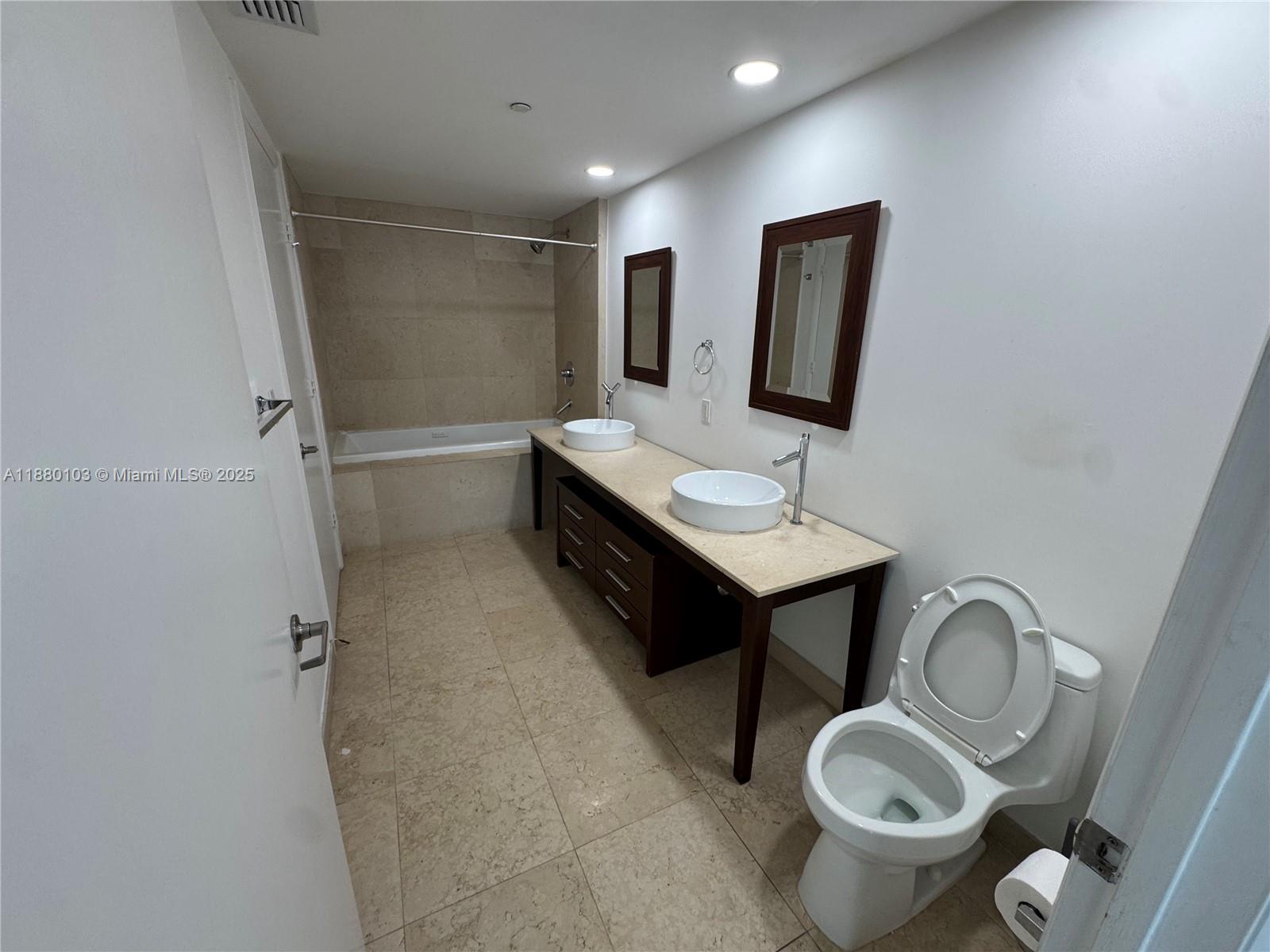 475 Brickell Ave #4414, Miami FL 33131