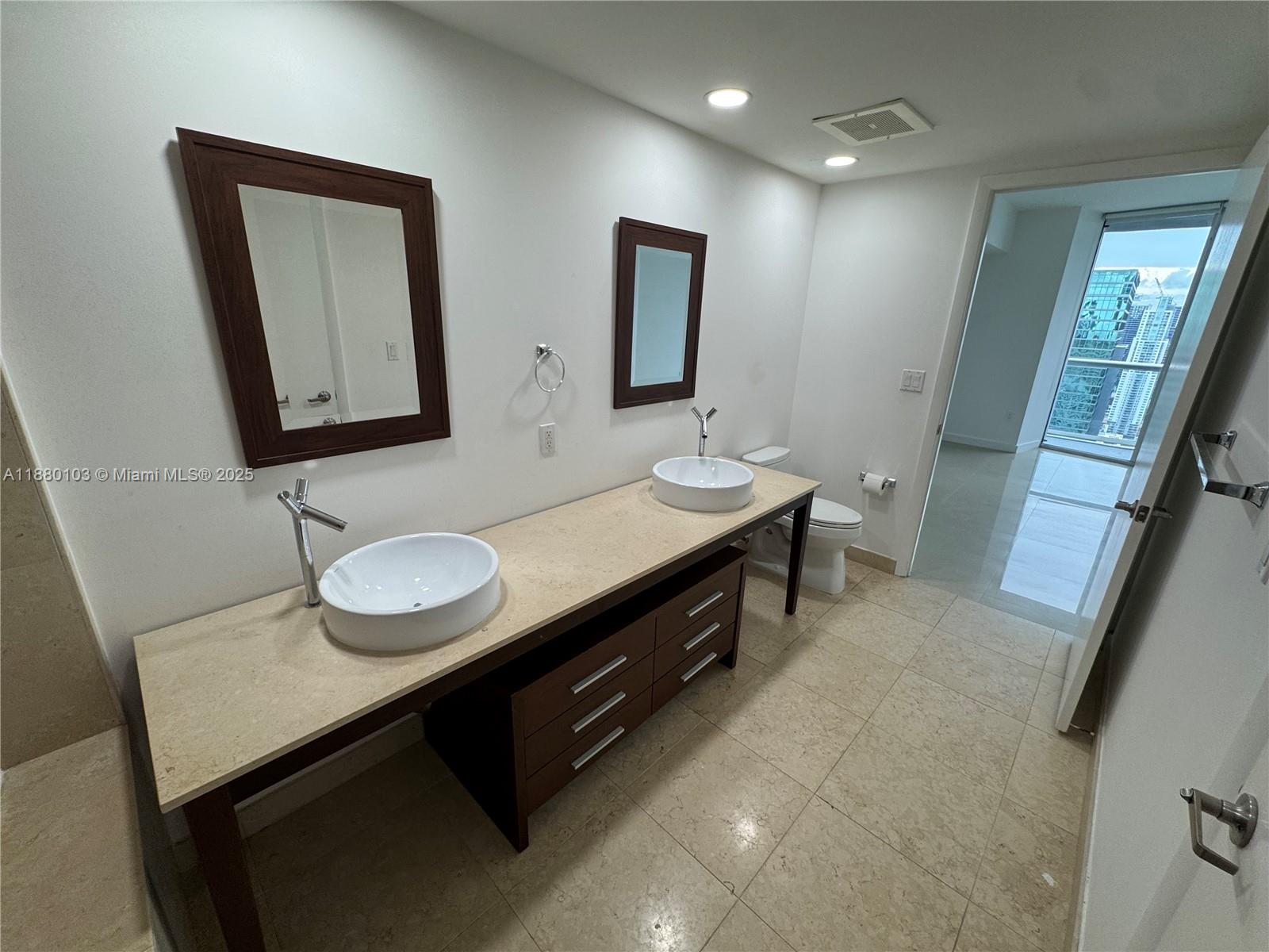 475 Brickell Ave #4414, Miami FL 33131