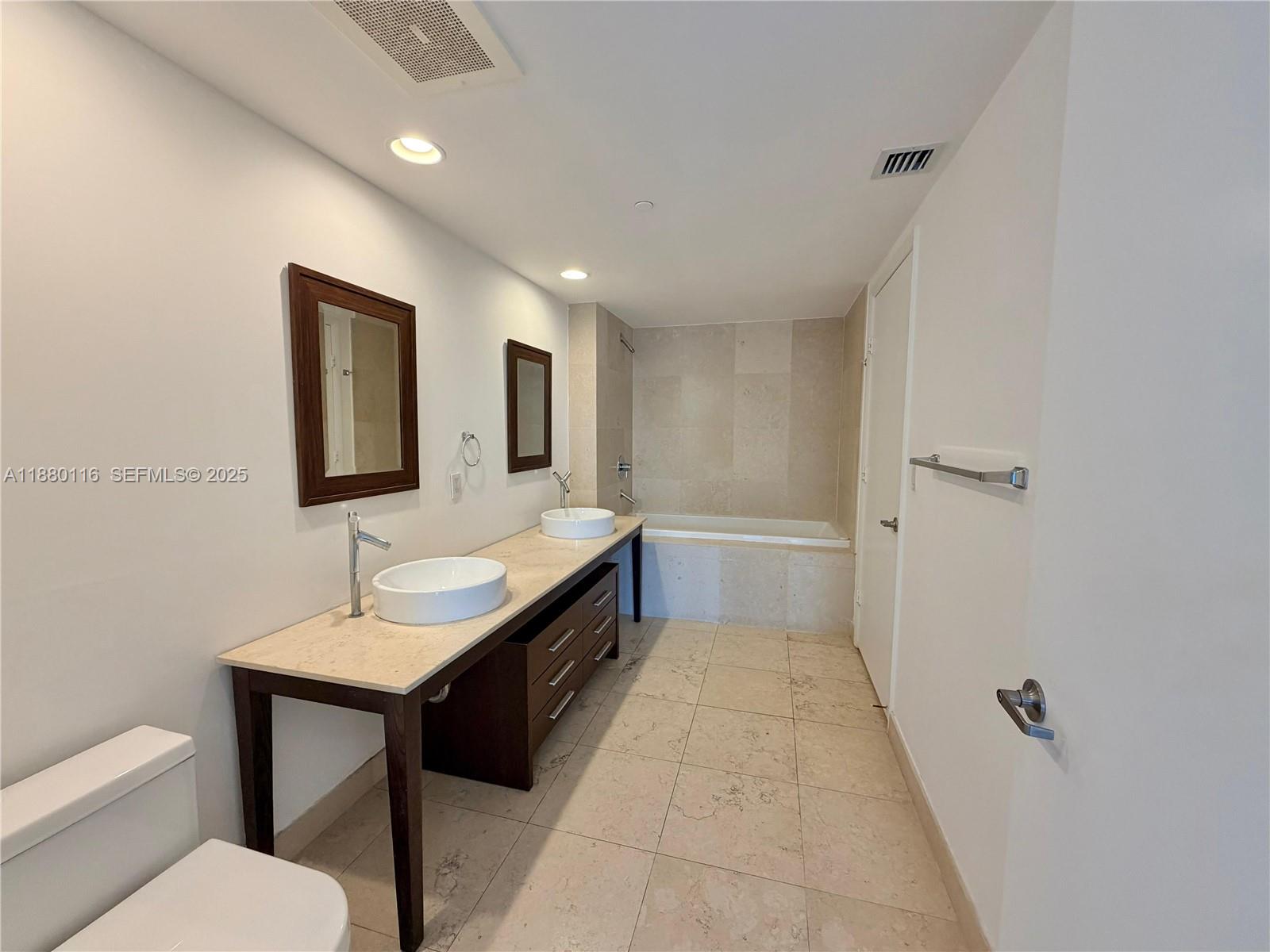 495 Brickell Ave #1607, Miami FL 33131