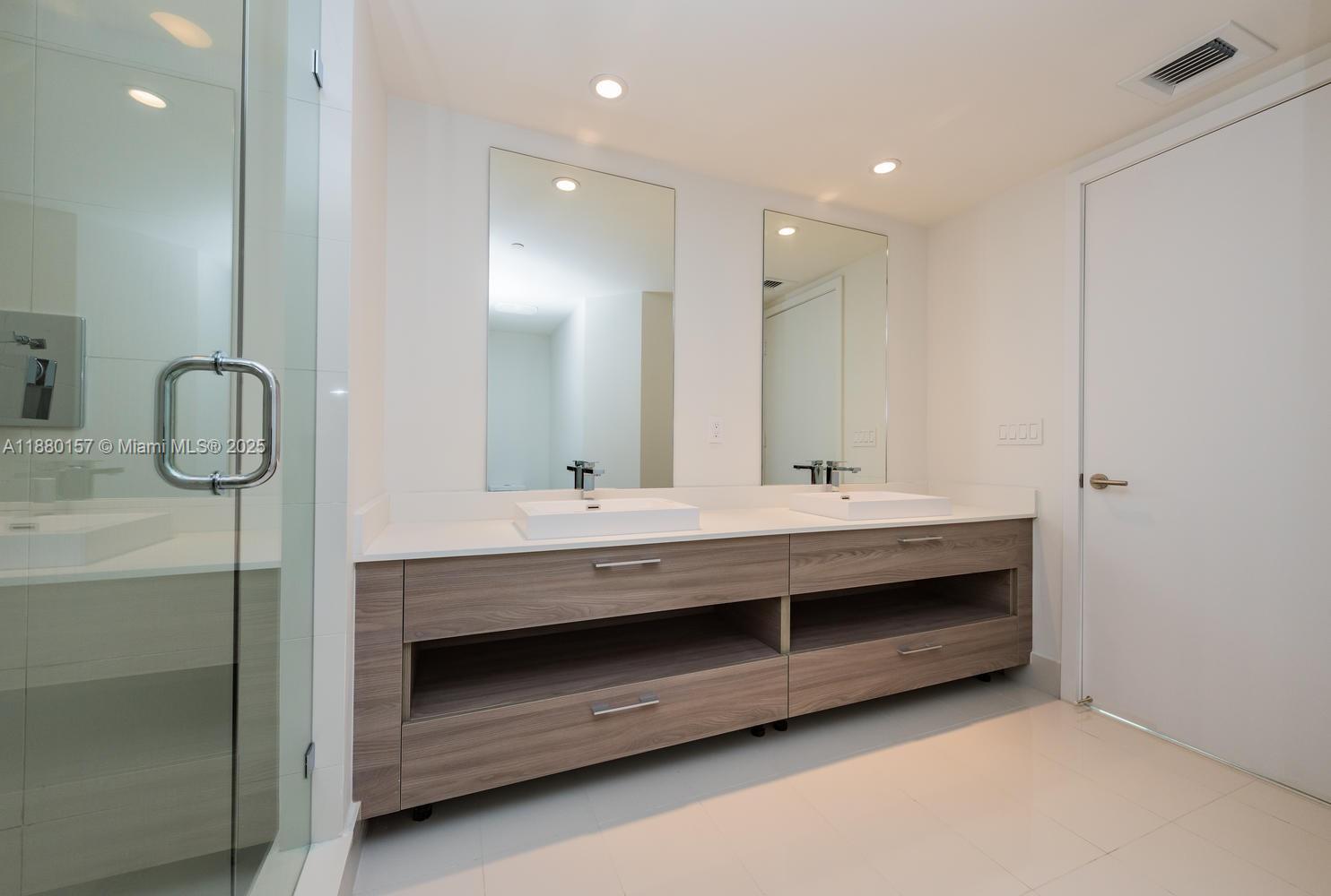 1300 S Miami #1810, Miami FL 33130